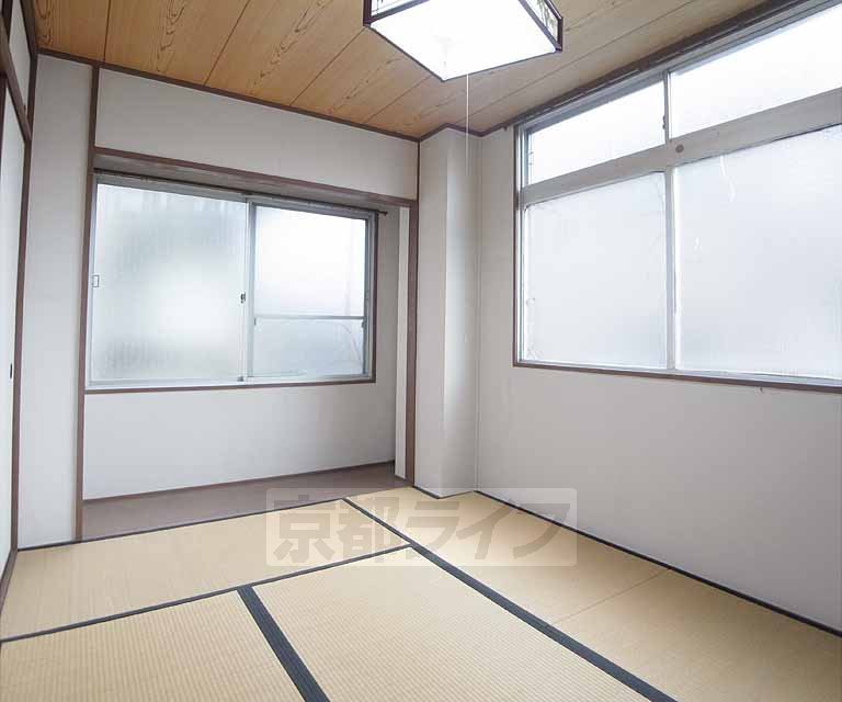 Living and room. 402, Room photo diversion