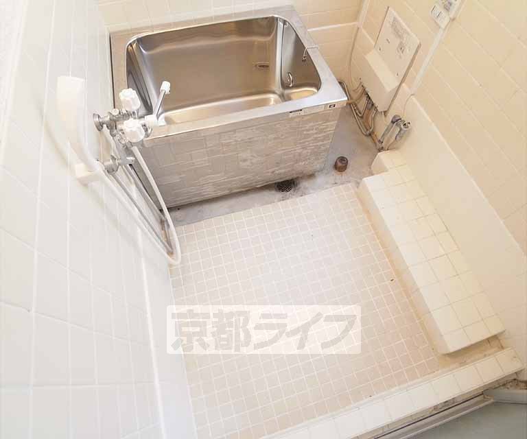 Bath. 402, Room photo diversion