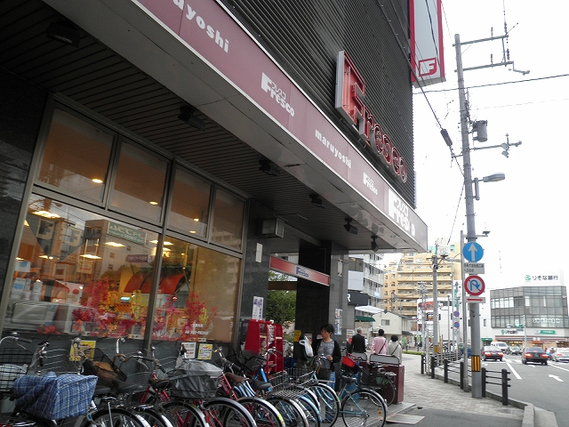 Supermarket. Fresco Omiya to (super) 527m