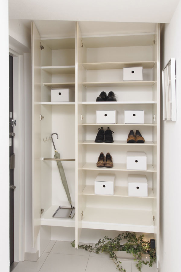 Receipt.  [Shoe box] Entrance is clean in the shoe box that storage capacity is. The internal, Umbrella stand has been installed (same specifications)