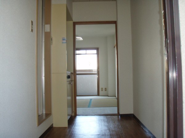 Other room space. Corridor
