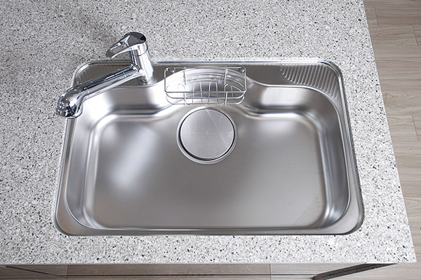 Kitchen.  [Wide type silent sink] Wide sink washable well as large pot easier. Equipped with a damping material on the back side of the sink, Water is silent type to keep the I sound (same specifications)