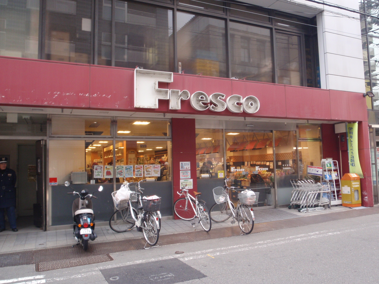 Supermarket. 80m to Fresco Teramachi store (Super)