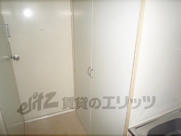 Entrance. closet