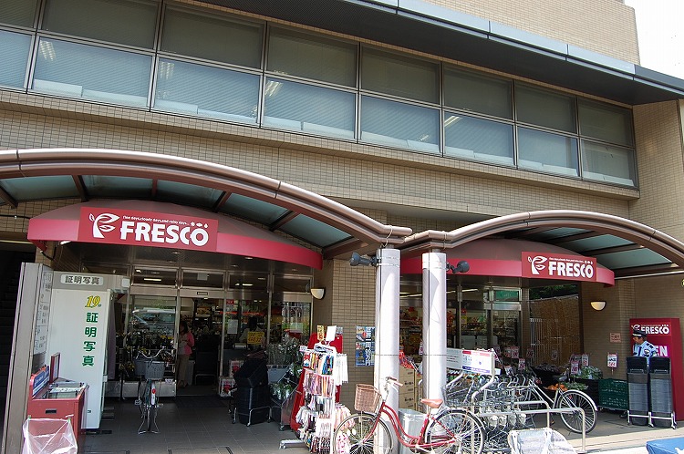 Supermarket. Fresco Gojo store up to (super) 155m