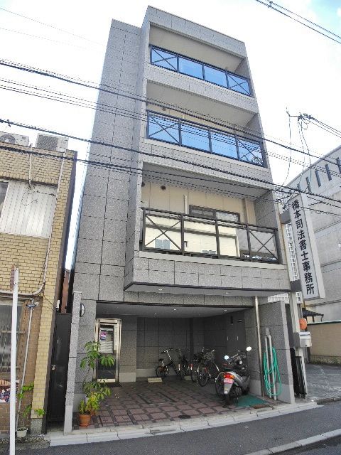 Building appearance. It is conveniently located facing Takatsuji Street ☆