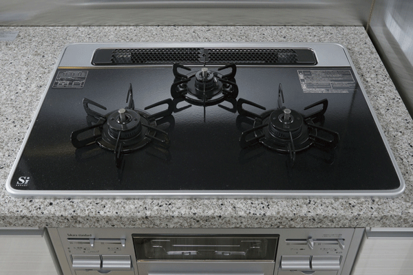 Kitchen.  [Glass top stove] It is easy to clean by simply wiping person, Design also has been adopted by a beautiful glass top three-neck stove (same specifications)
