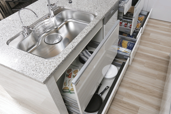 Kitchen.  [Slide cabinet] Slide storage that can be extracted overlooks from the top simple things you put in the back. Also door brake is applied to the right before closing, Slowly it is quietly closing soft-close type (same specifications)
