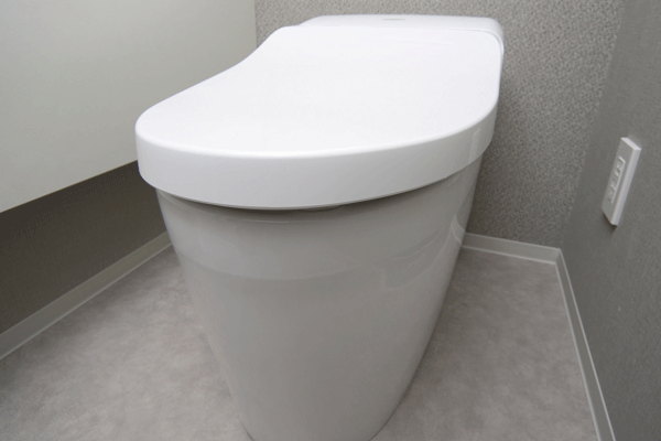 Toilet.  [Tankless toilet] Consideration of the interior of, Low silhouette type tankless toilet finished in stylish has been adopted (same specifications)