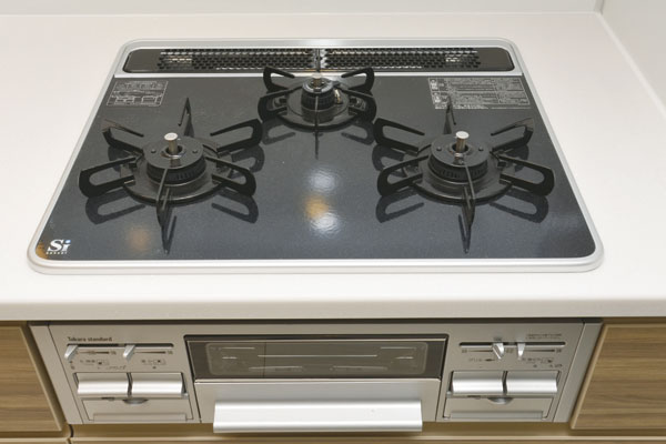 Kitchen.  [Hyper-glass coat top stove] Stove gloss beautifully care also tends to hyper-glass coat. Can at the same time cooking multiple for the three-necked, safety ・ Useful features also equipped with (same specifications)