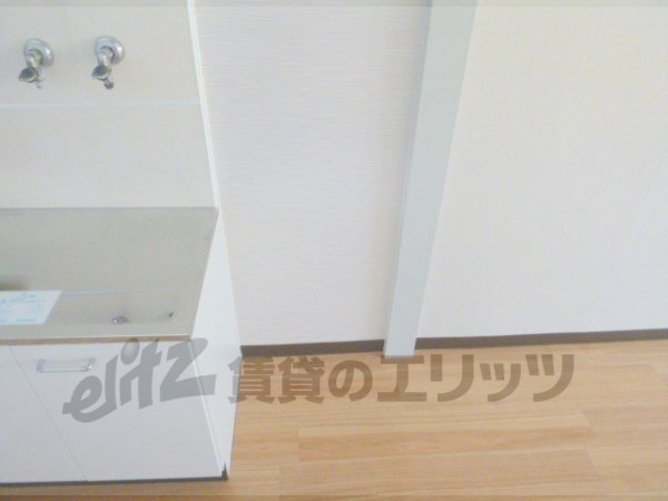 Other room space. Refrigerator yard