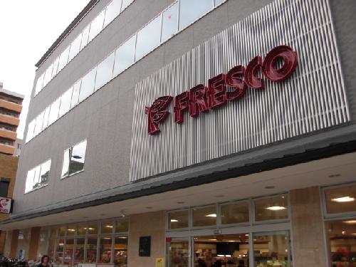 Supermarket. 300m to fresco (super)