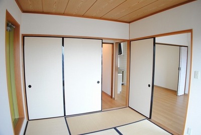 Living and room. It's one room is still want Japanese-style. Closet is also large