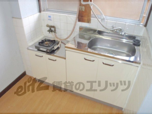 Kitchen. Two-burner gas stove can be installed.