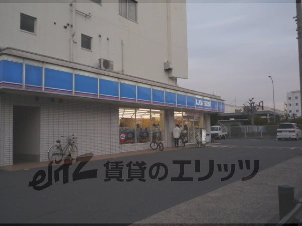 Convenience store. 380m until Lawson Uzumasaaraki Machiten (convenience store)