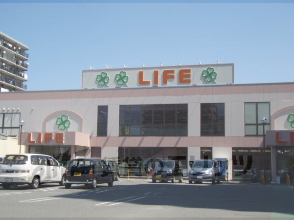 Supermarket. 870m up to life Umezu store (Super)