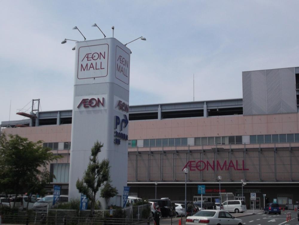 Shopping centre. 650m up to 8-minute walk from the Aeon Mall Kyoto Gojo