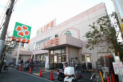 Supermarket. 400m up to life Yasui store (Super)