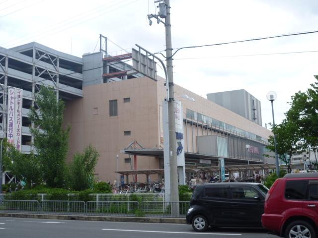 Shopping centre. 160m to Aeon Mall Kyoto Gojo