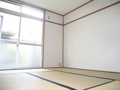 Living and room.  ※ It is a photograph of another room of the same apartment