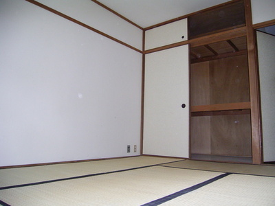 Living and room.  ※ It is a photograph of another room of the same apartment