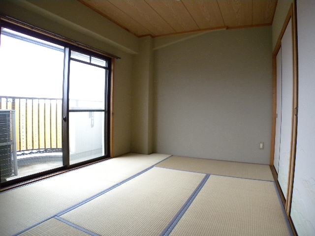 Other room space. Japanese-style room is 6 Pledge!