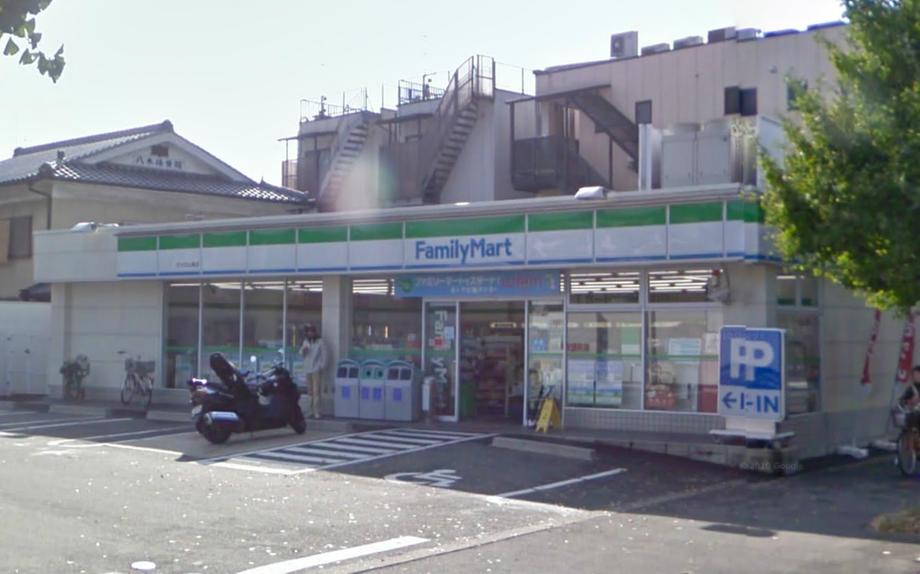 Convenience store. 605m to FamilyMart  