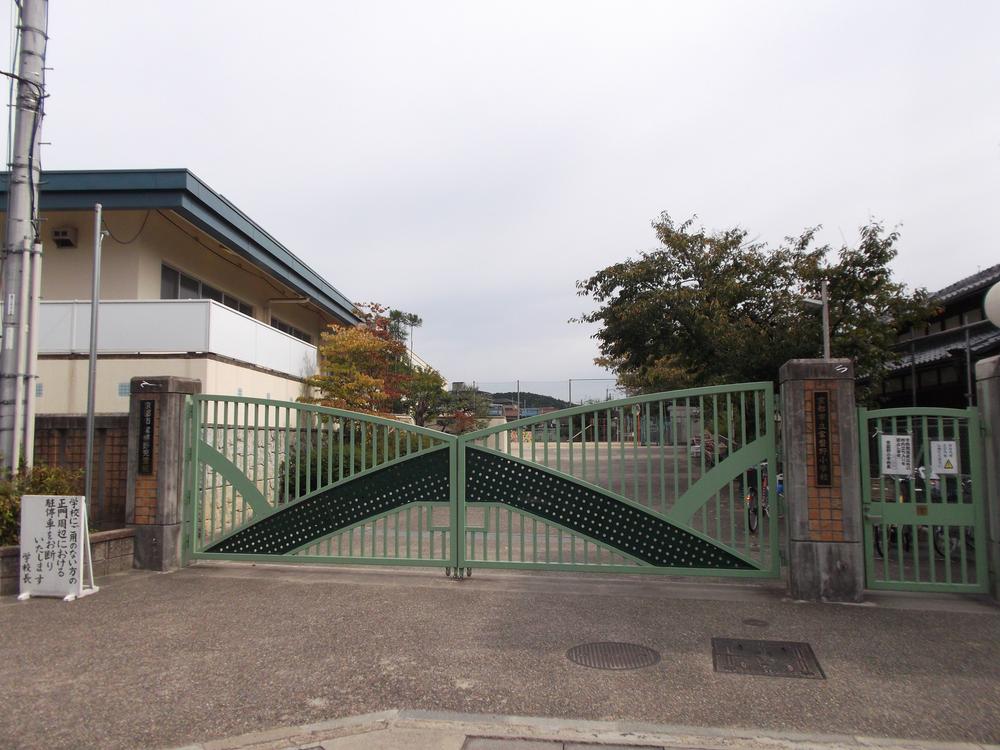 Primary school. Until Tokiwa field elementary school 830m