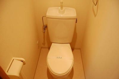 Toilet.  ※ It is a photograph of another room of the same apartment.