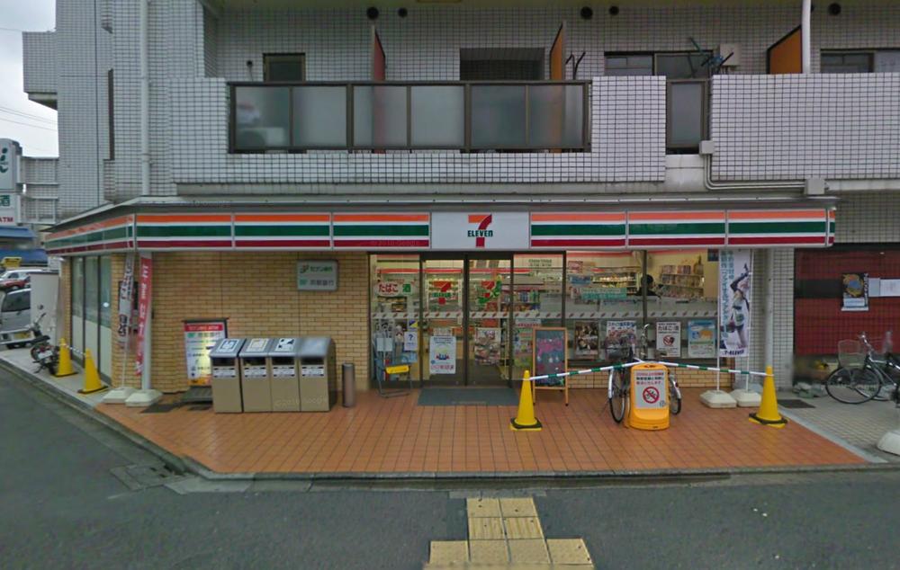 Convenience store. 1m to Seven-Eleven