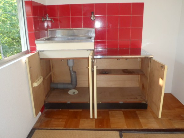 Kitchen. Kitchen lower receiving