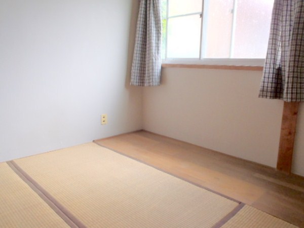 Living and room. Please relax in tatami