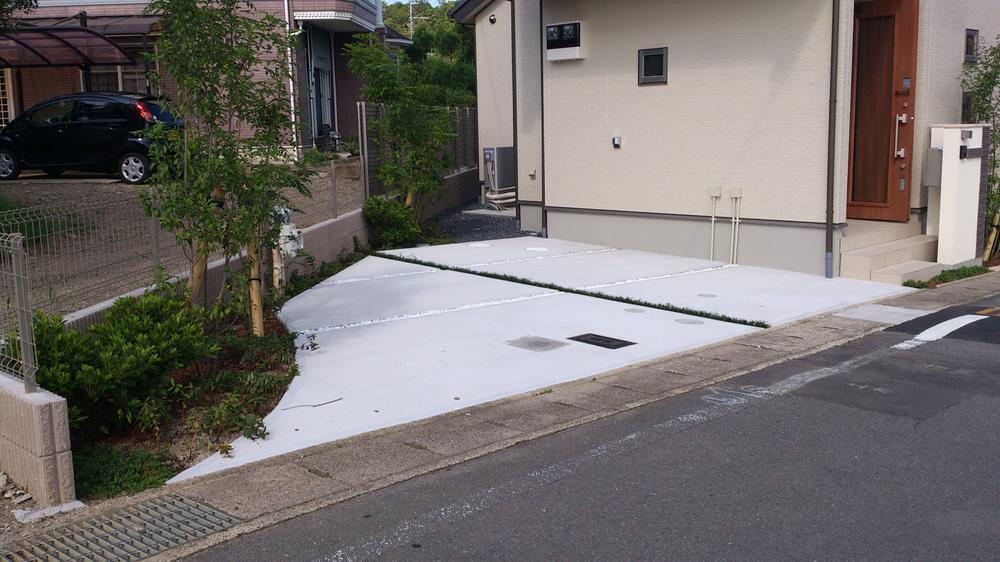 Local appearance photo. Parking space ・ Planting space