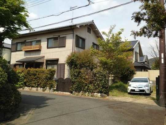 Local appearance photo. The building is the appearance. The car is not included in the sale price. 