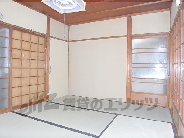 Living and room. Is a Japanese-style room.