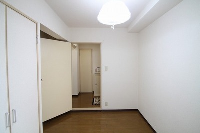 Living and room.  ※ It is a photograph of another room of the same apartment.