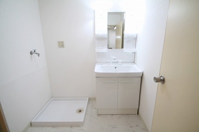 Washroom.  ※ It is a photograph of another room of the same apartment.