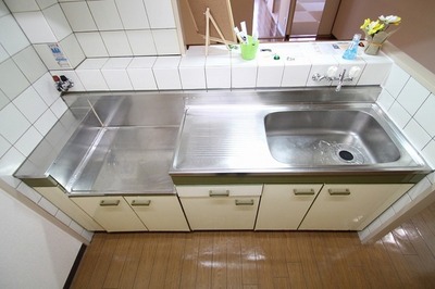 Kitchen.  ※ It is a photograph of another room of the same apartment.