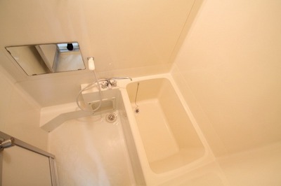 Bath.  ※ It is a photograph of another room of the same apartment.