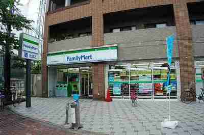 Convenience store. 1000m to Family Mart (convenience store)