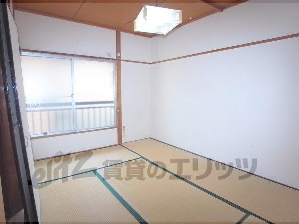 Living and room. 6 is a Pledge of Japanese-style room.