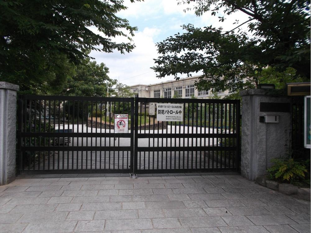 Primary school. Sagano until elementary school 650m