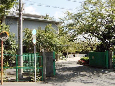 Primary school. Utano about up to elementary school 750m
