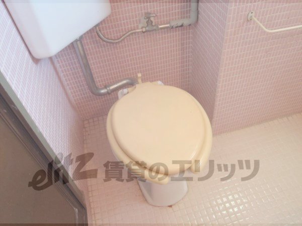 Toilet. bath, Washbasin, Toilet is together