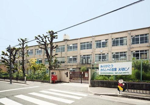 Primary school. Umezu until elementary school 922m