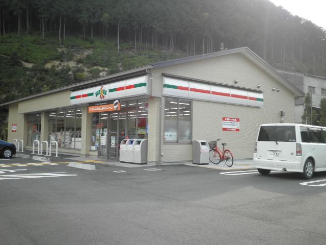 Convenience store. Thanks 604m to Kyoto Kaohsiung store