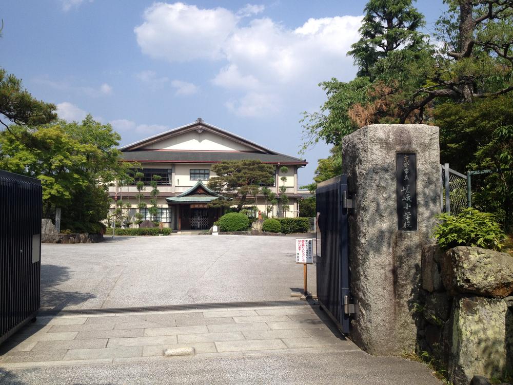 Primary school. 834m to Kyoto Municipal Saga elementary school