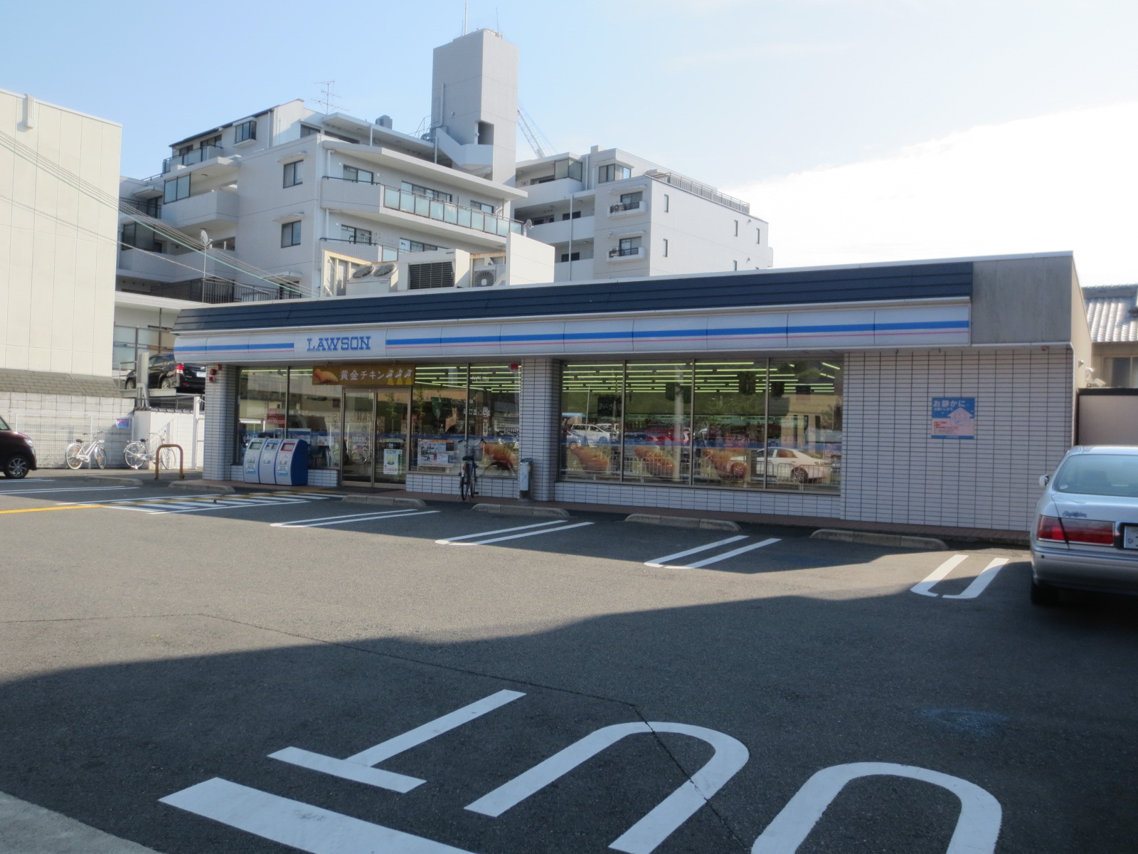 Convenience store. 622m until Lawson Uzumasakitaro the town store (convenience store)