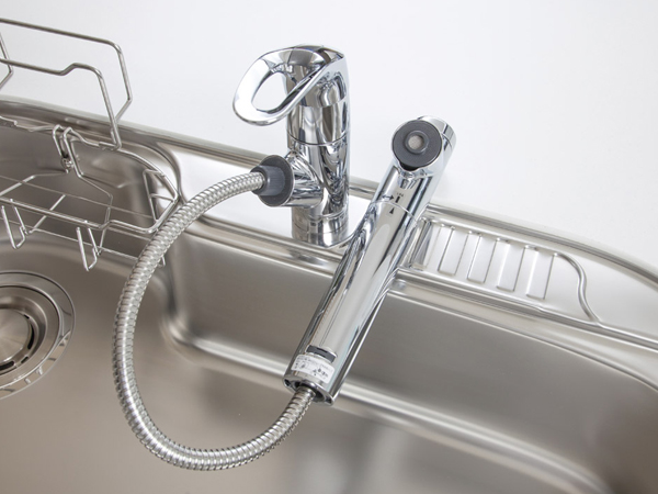 Kitchen.  [Water purifier integrated single lever mixing faucet] Convenient retractable shower faucet to the sink washing. Tasty water is with a water purification function that can be used to easily (same specifications)