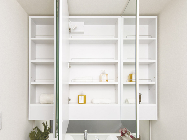 Bathing-wash room.  [Three-sided mirror back storage] hair care ・ You can clean storage and skin care products, When you want to use it is convenient to retrieve a quick (same specifications)